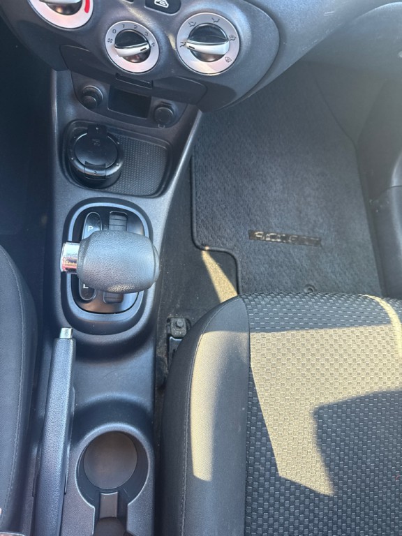 2010 Hyundai Accent Image 13