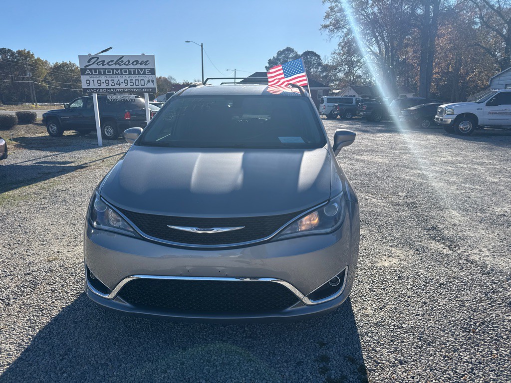 2017 Chrysler Pacifica Image 2