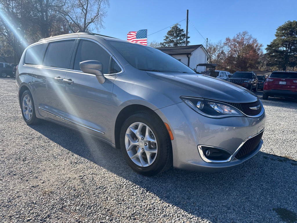 2017 Chrysler Pacifica Image 3