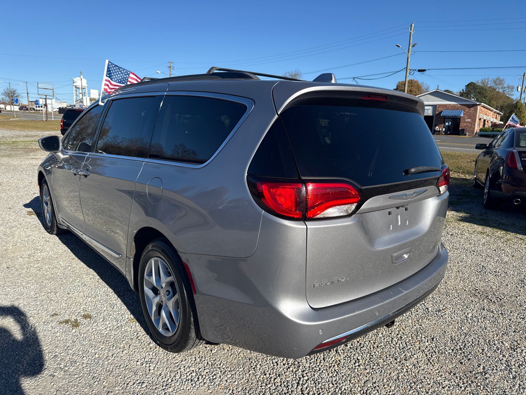 2017 Chrysler Pacifica Image 6