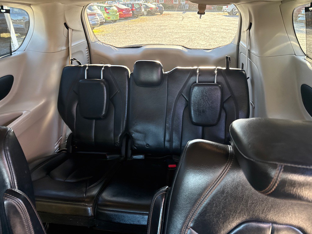 2017 Chrysler Pacifica Image 11