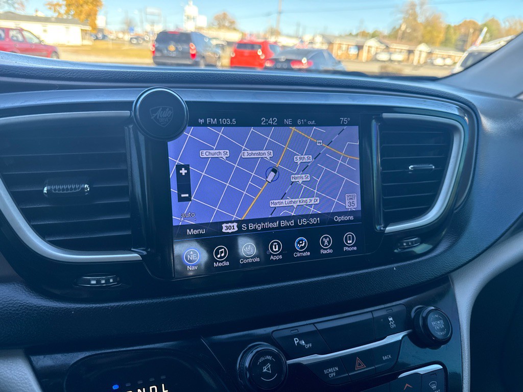 2017 Chrysler Pacifica Image 14