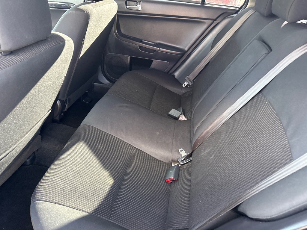 2016 Mitsubishi Lancer Image 10