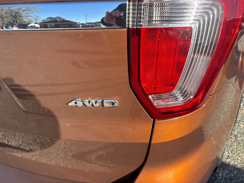 2017 Ford Explorer Image 8