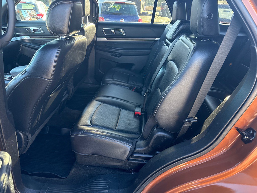 2017 Ford Explorer Image 12