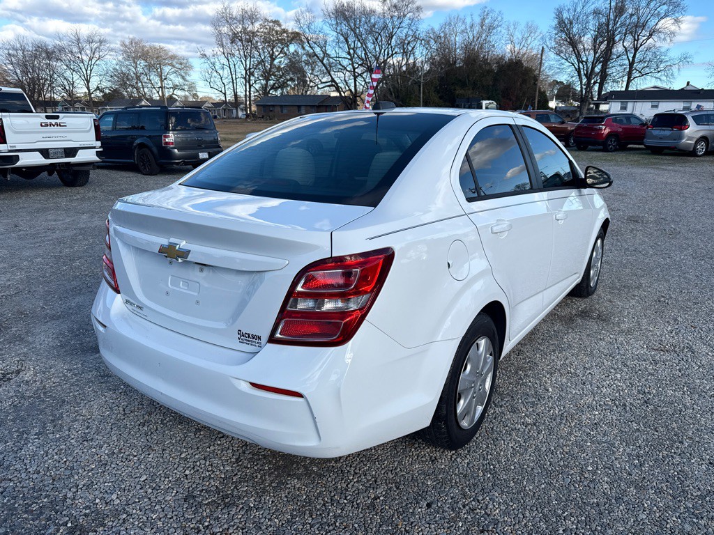 2017 Chevrolet Sonic Image 5