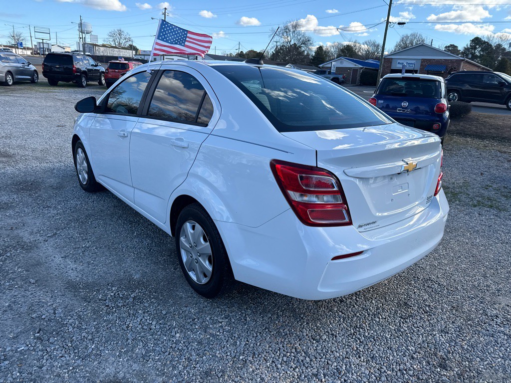 2017 Chevrolet Sonic Image 6