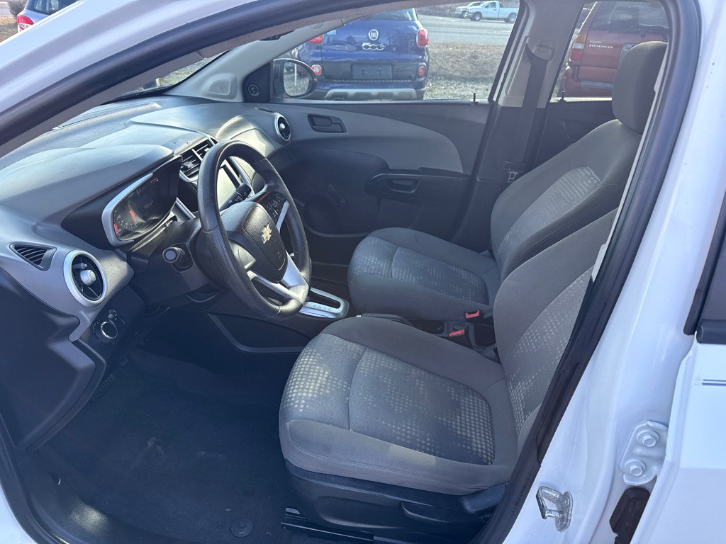 2017 Chevrolet Sonic Image 9