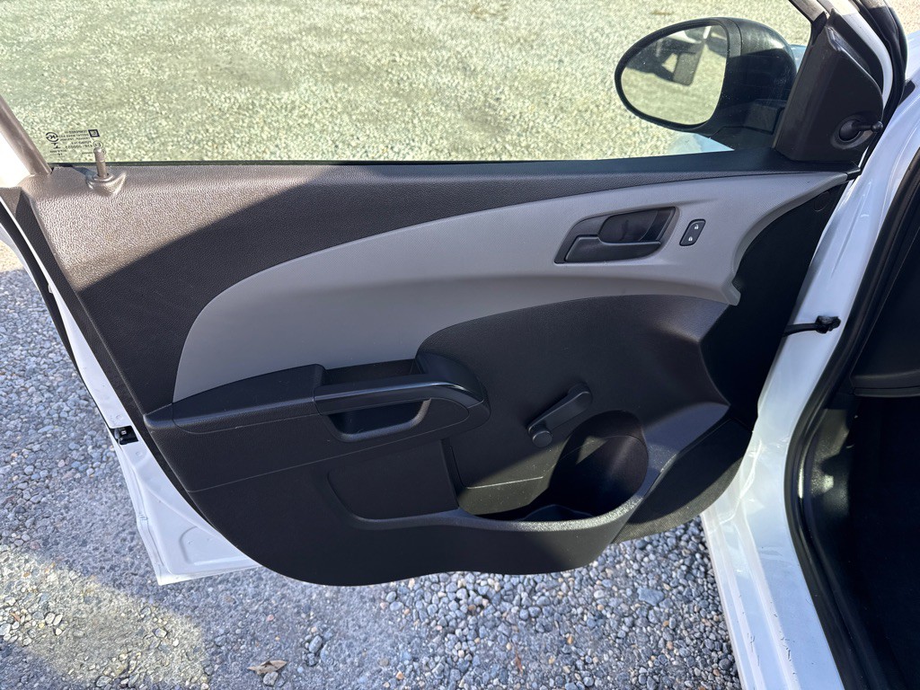 2017 Chevrolet Sonic Image 11