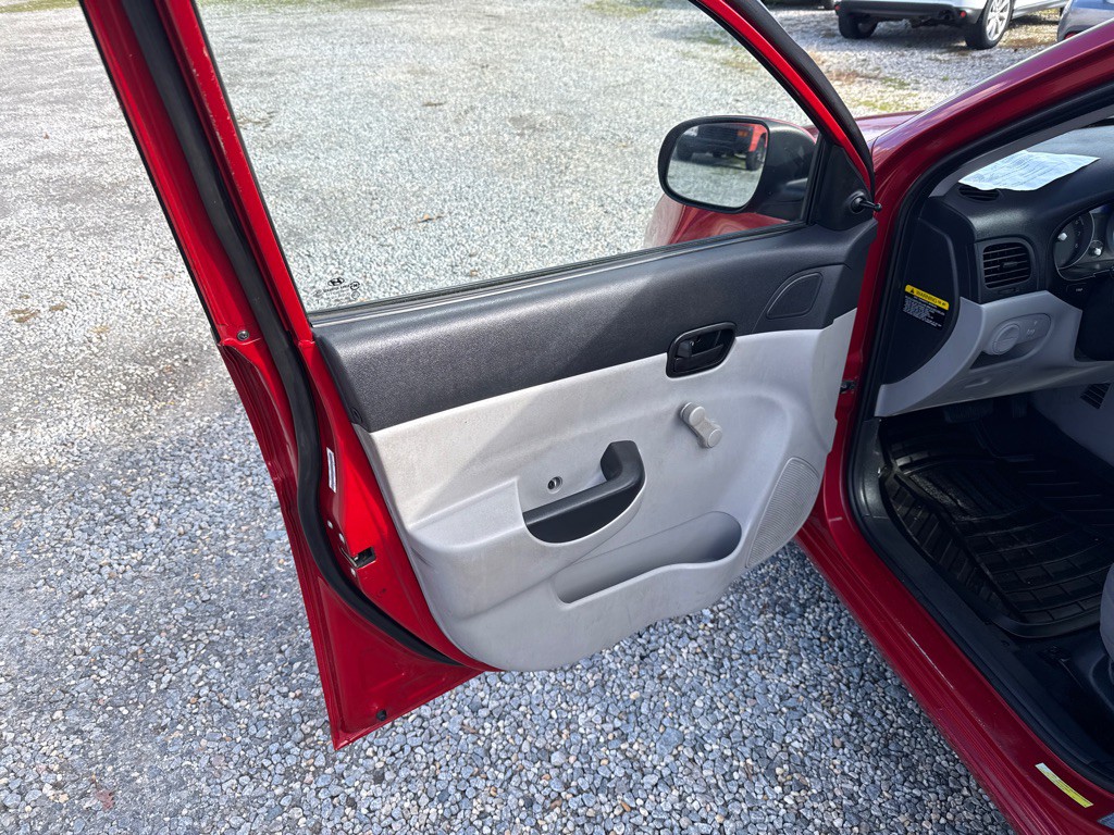 2011 Hyundai Accent Image 10