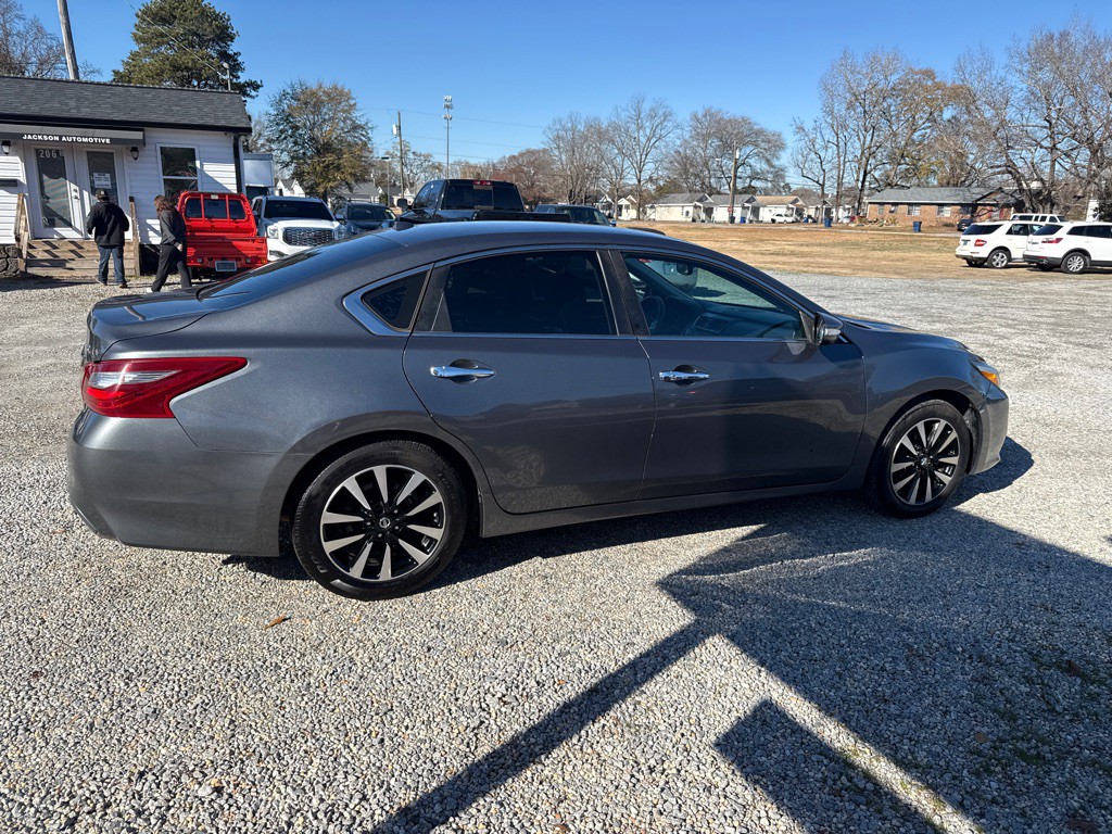 2018 Nissan Altima Image 4