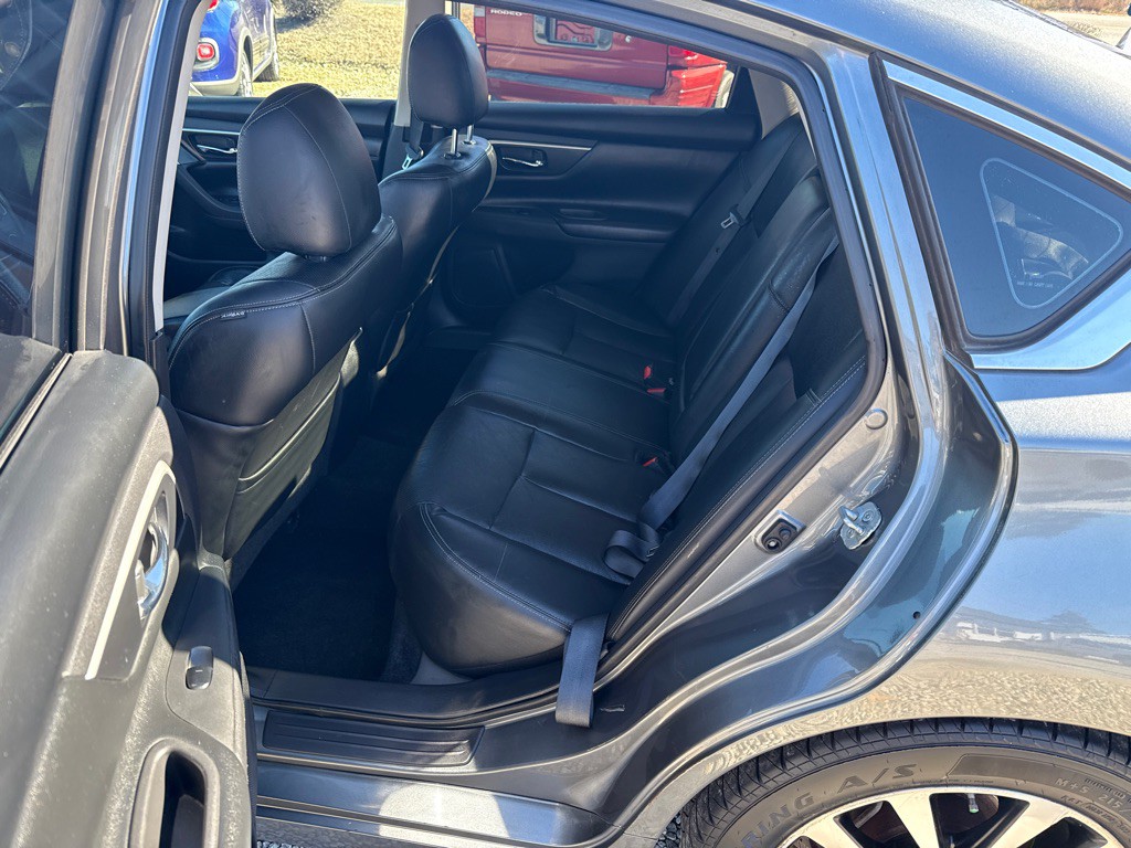2018 Nissan Altima Image 10