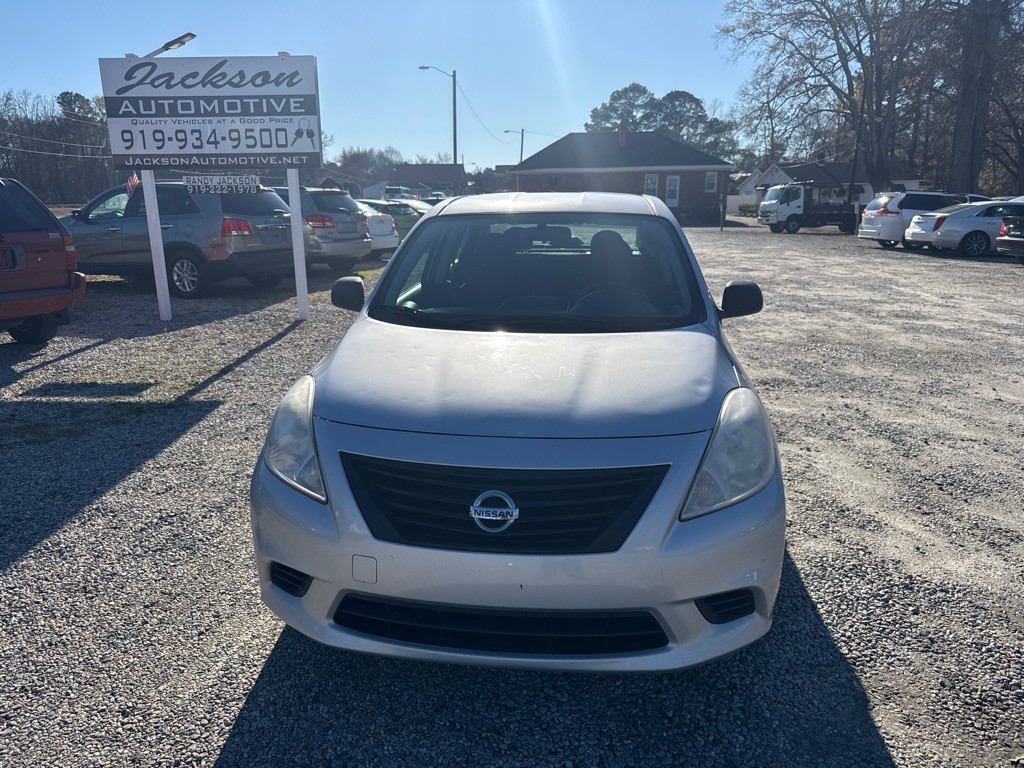2014 Nissan Versa Image 2