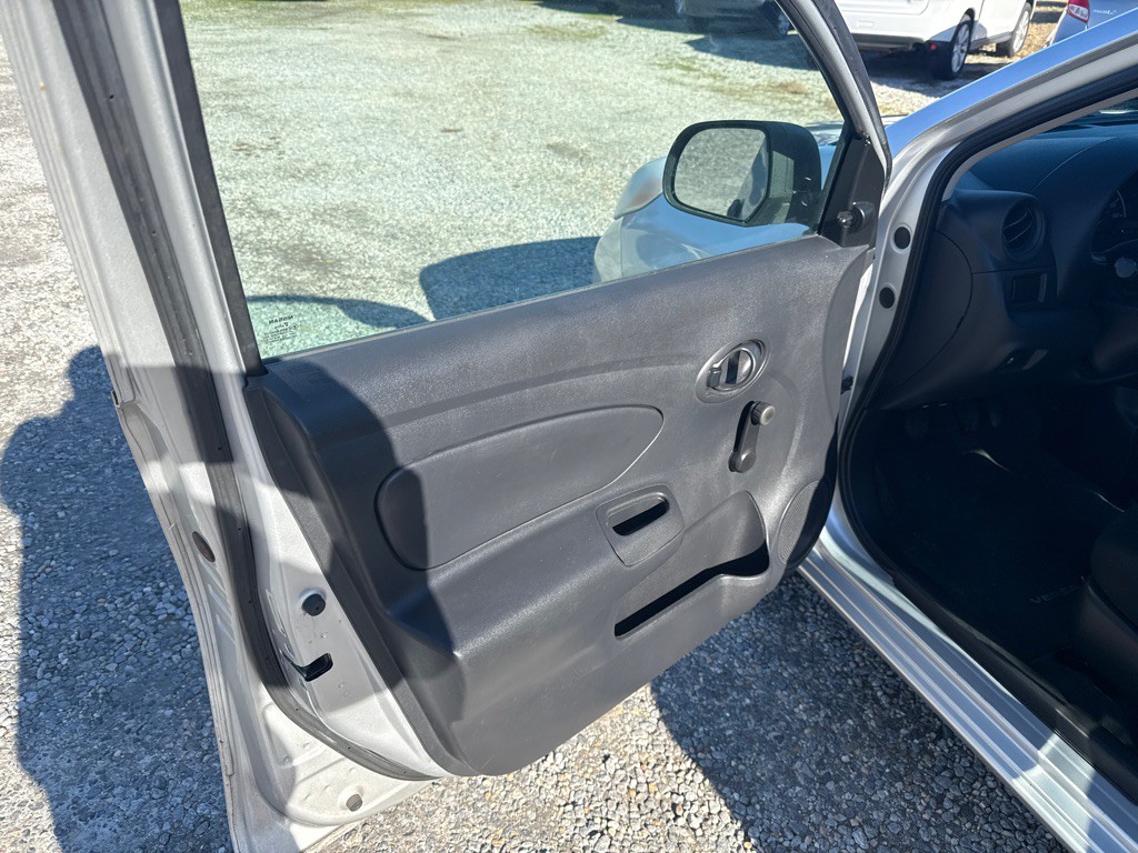 2014 Nissan Versa Image 10