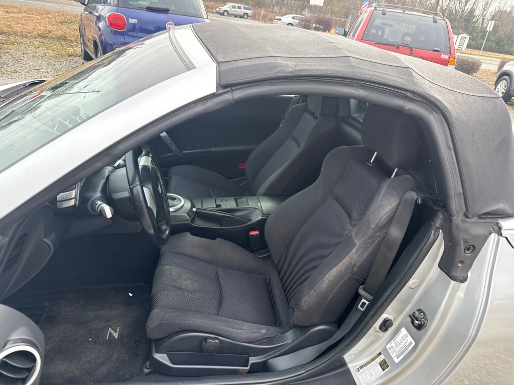 2004 Nissan 350Z Image 8