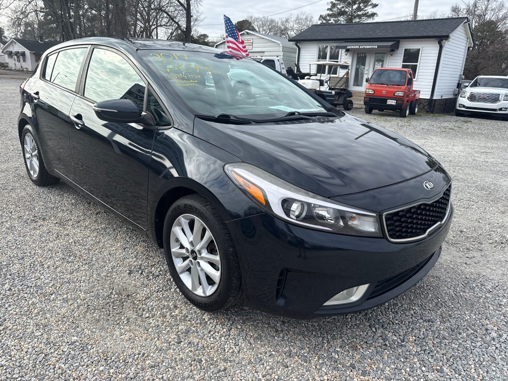 2017 Kia Forte Image 3