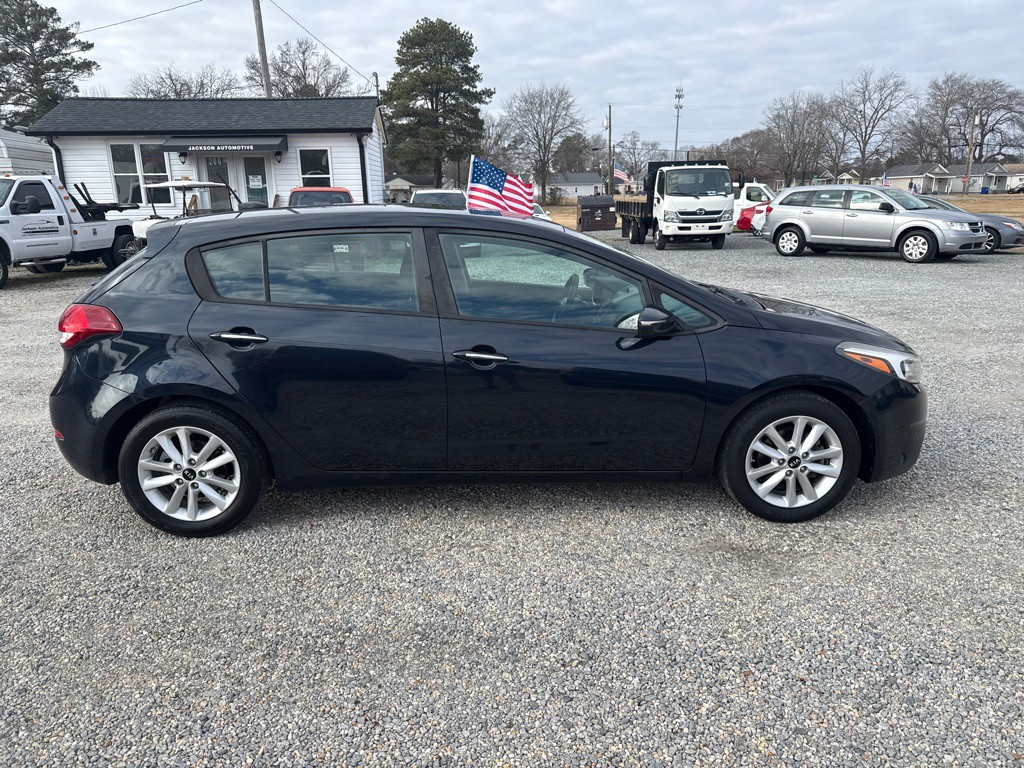 2017 Kia Forte Image 4
