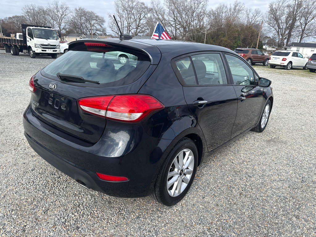 2017 Kia Forte Image 5