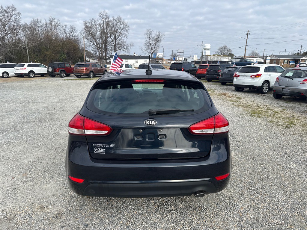 2017 Kia Forte Image 6