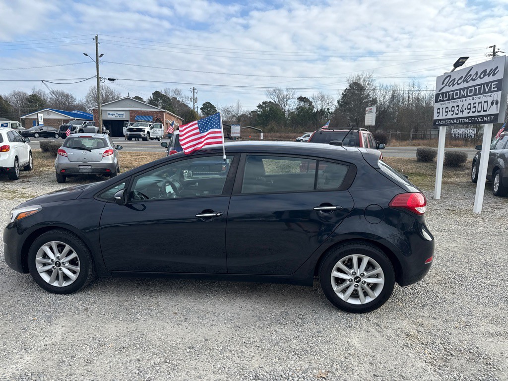 2017 Kia Forte Image 8