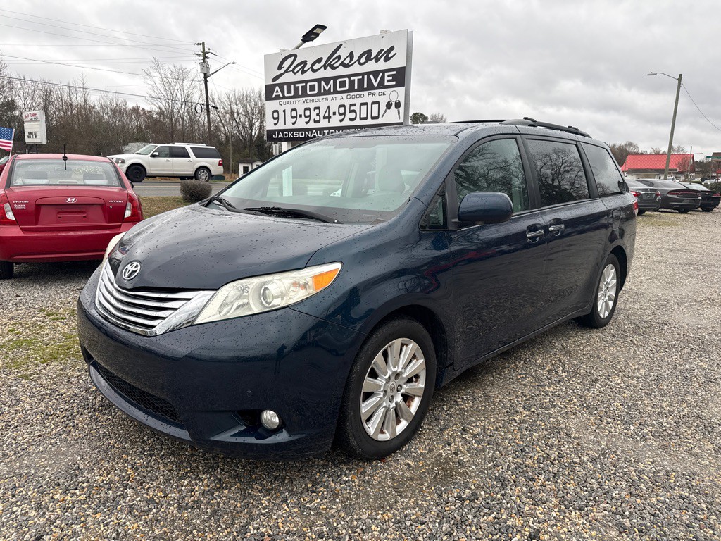 2011 Toyota Sienna Image 1