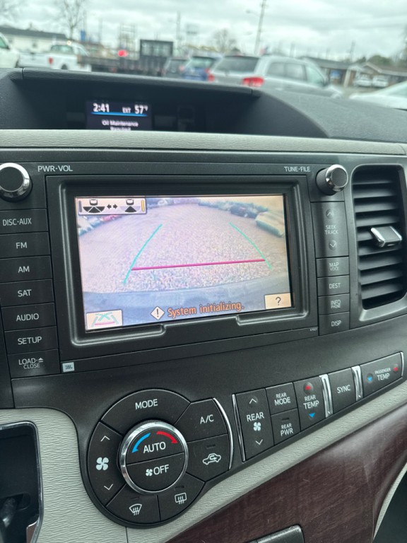 2011 Toyota Sienna Image 16