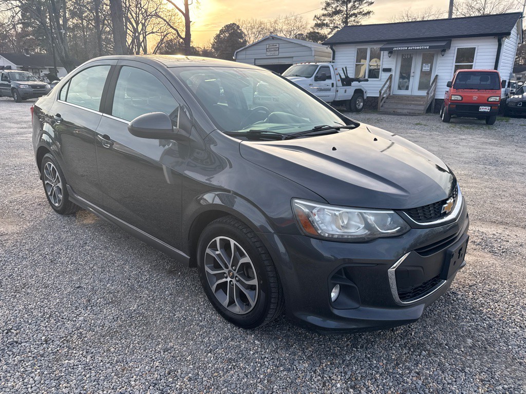 2017 Chevrolet Sonic Image 3