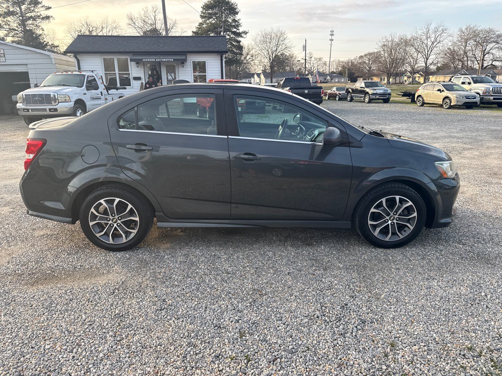 2017 Chevrolet Sonic Image 4