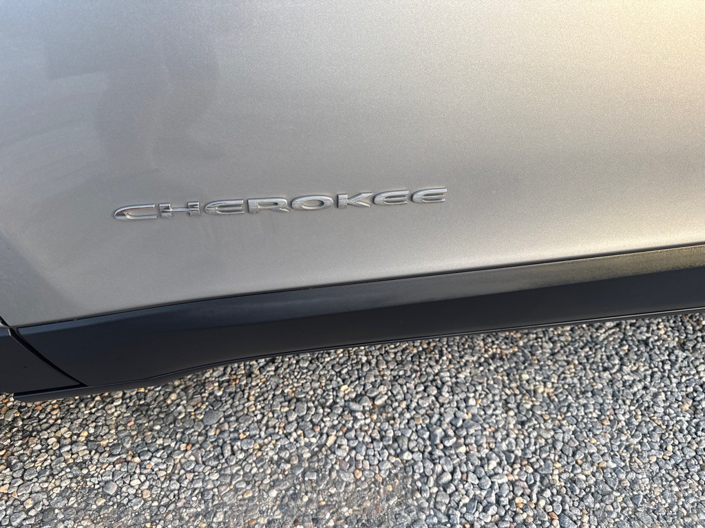 2016 Jeep Cherokee Image 9