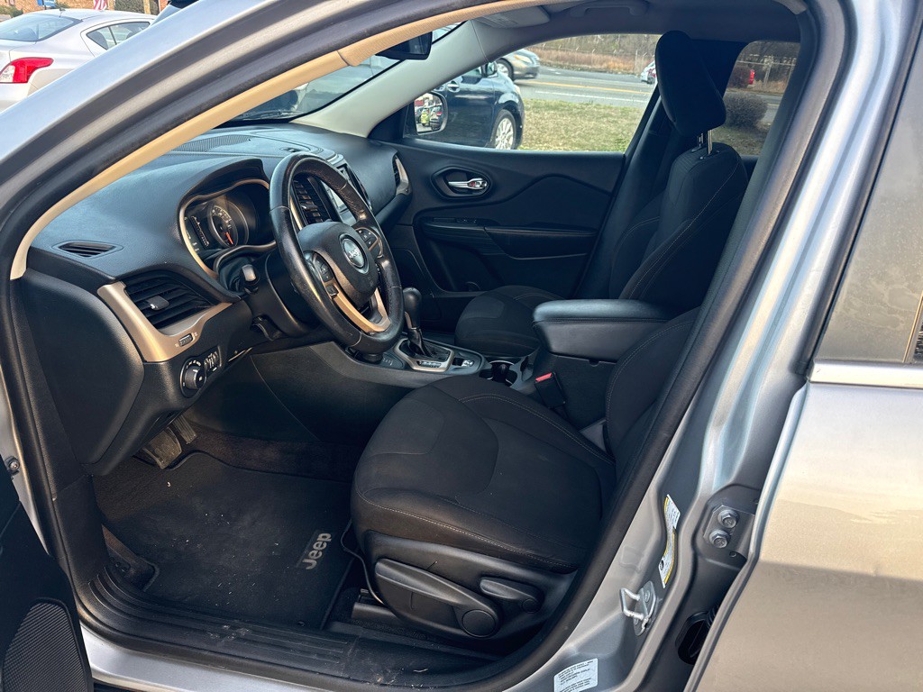 2016 Jeep Cherokee Image 12