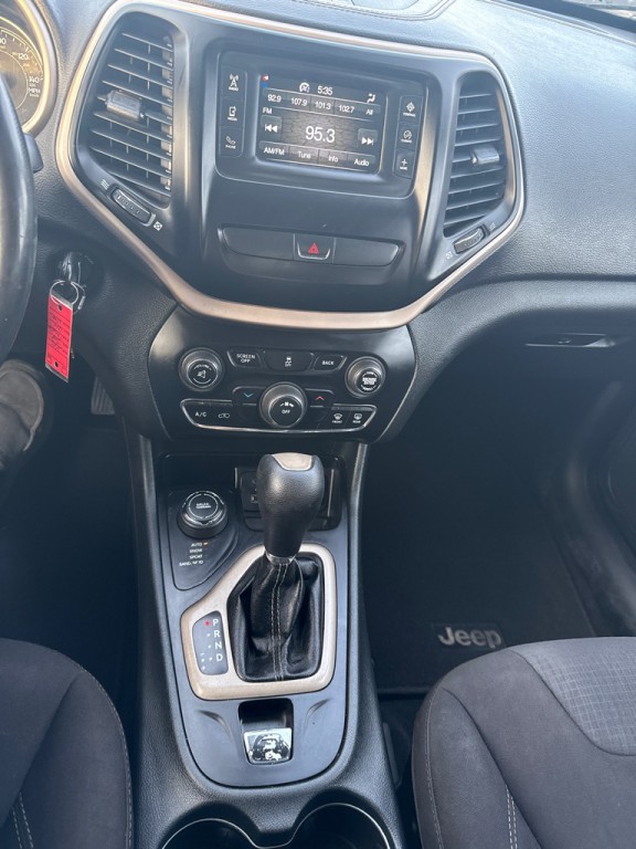 2016 Jeep Cherokee Image 16