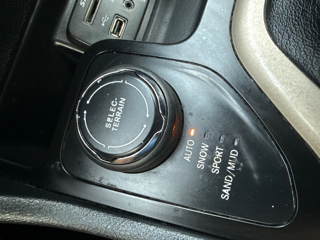 2016 Jeep Cherokee Image 17