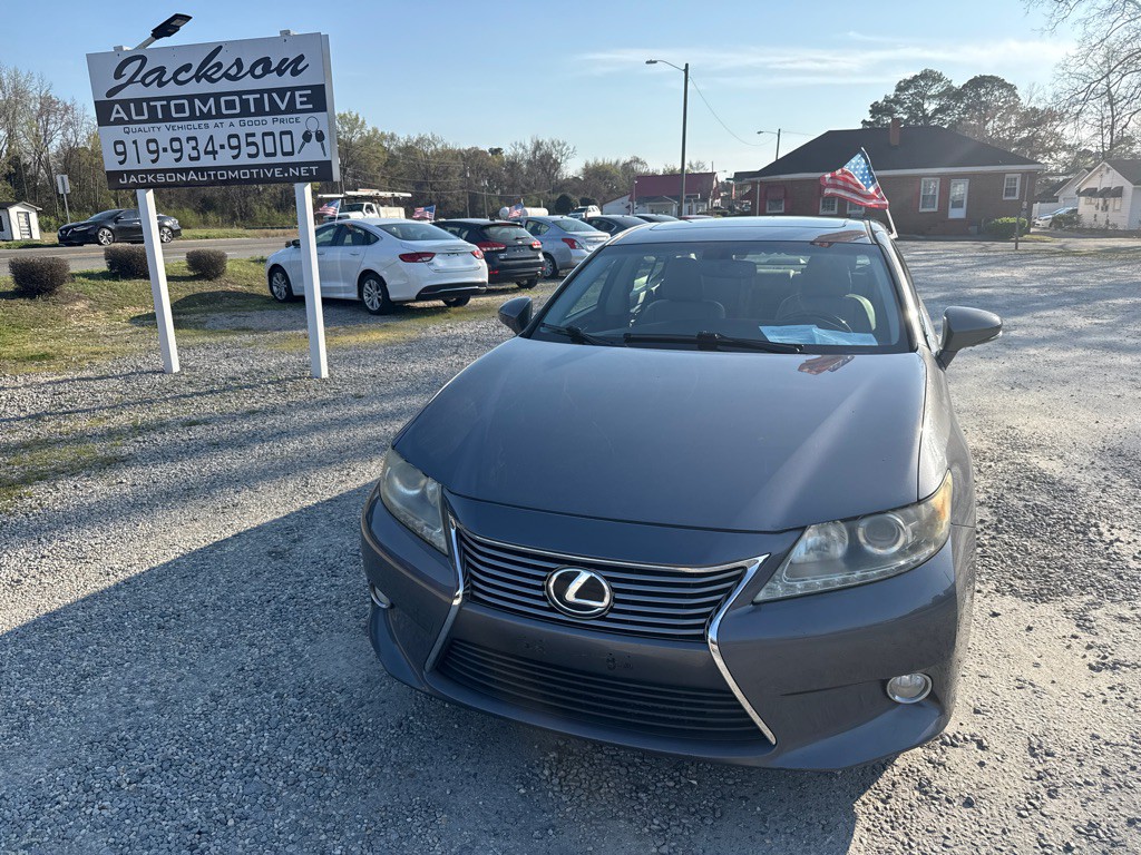 2013 Lexus ES Image 2