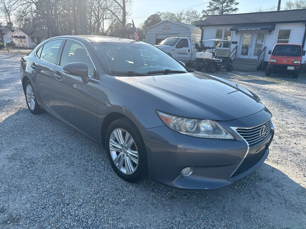 2013 Lexus ES Image 3