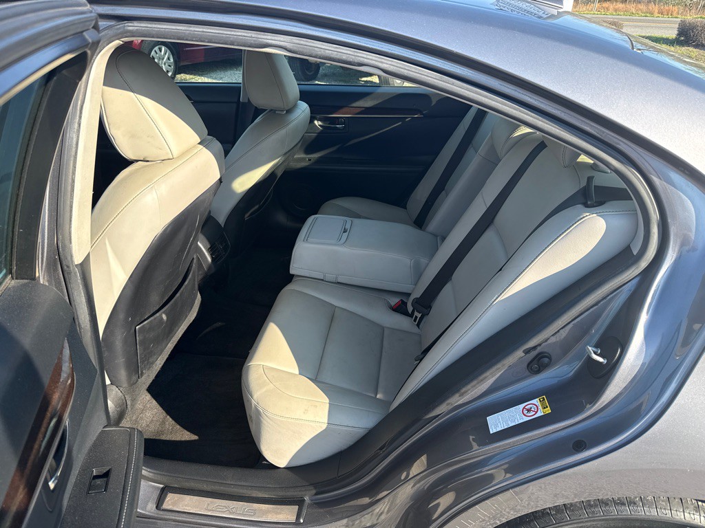 2013 Lexus ES Image 10