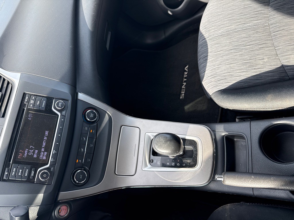 2015 Nissan Sentra Image 13