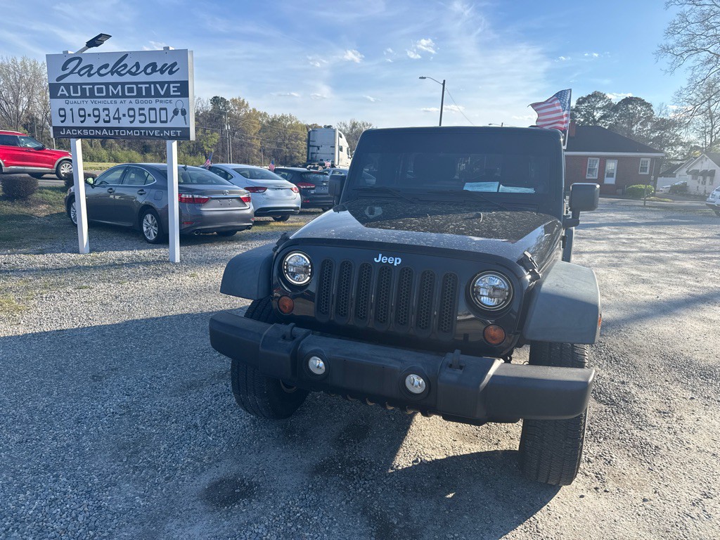 2011 Jeep Wrangler Unlimited Image 2