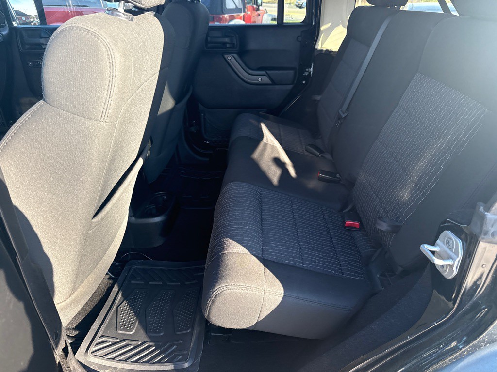 2011 Jeep Wrangler Unlimited Image 11