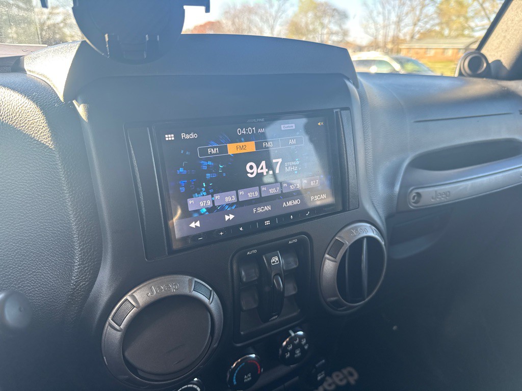 2011 Jeep Wrangler Unlimited Image 13