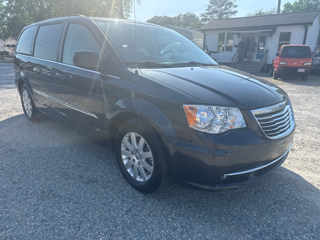 2014 Chrysler Town & Country Image 3