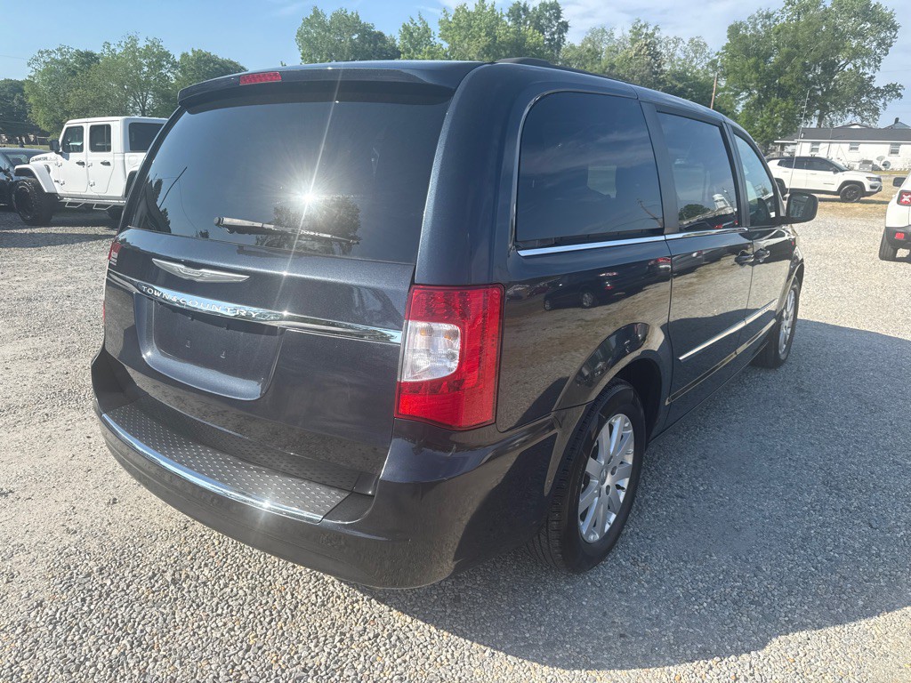2014 Chrysler Town & Country Image 5