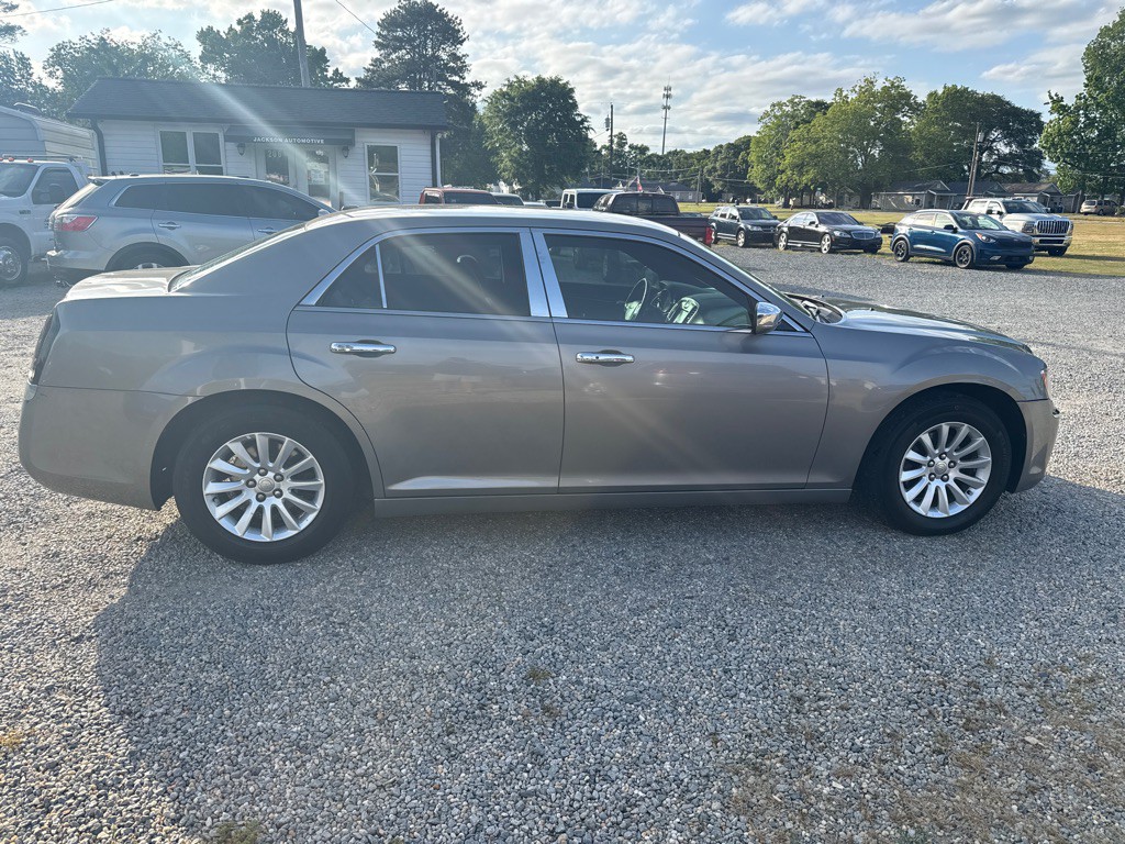 2014 Chrysler 300 Image 4