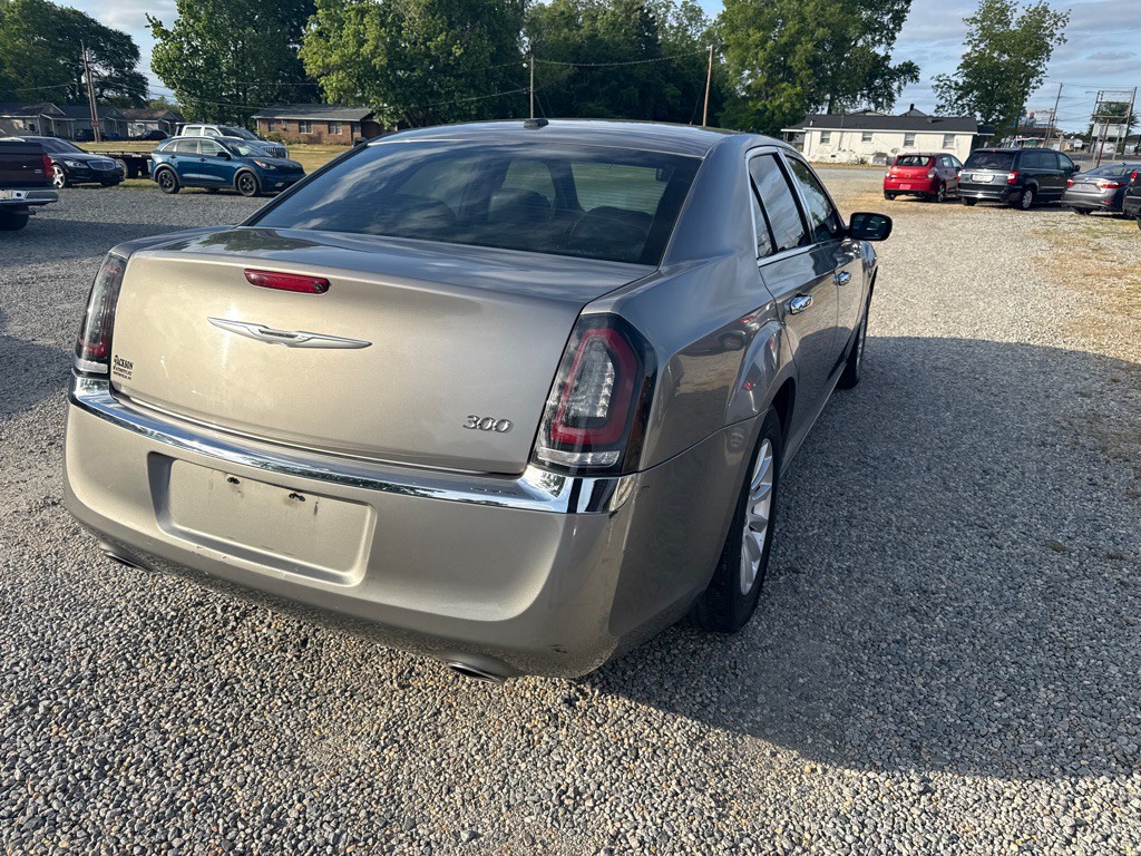 2014 Chrysler 300 Image 5
