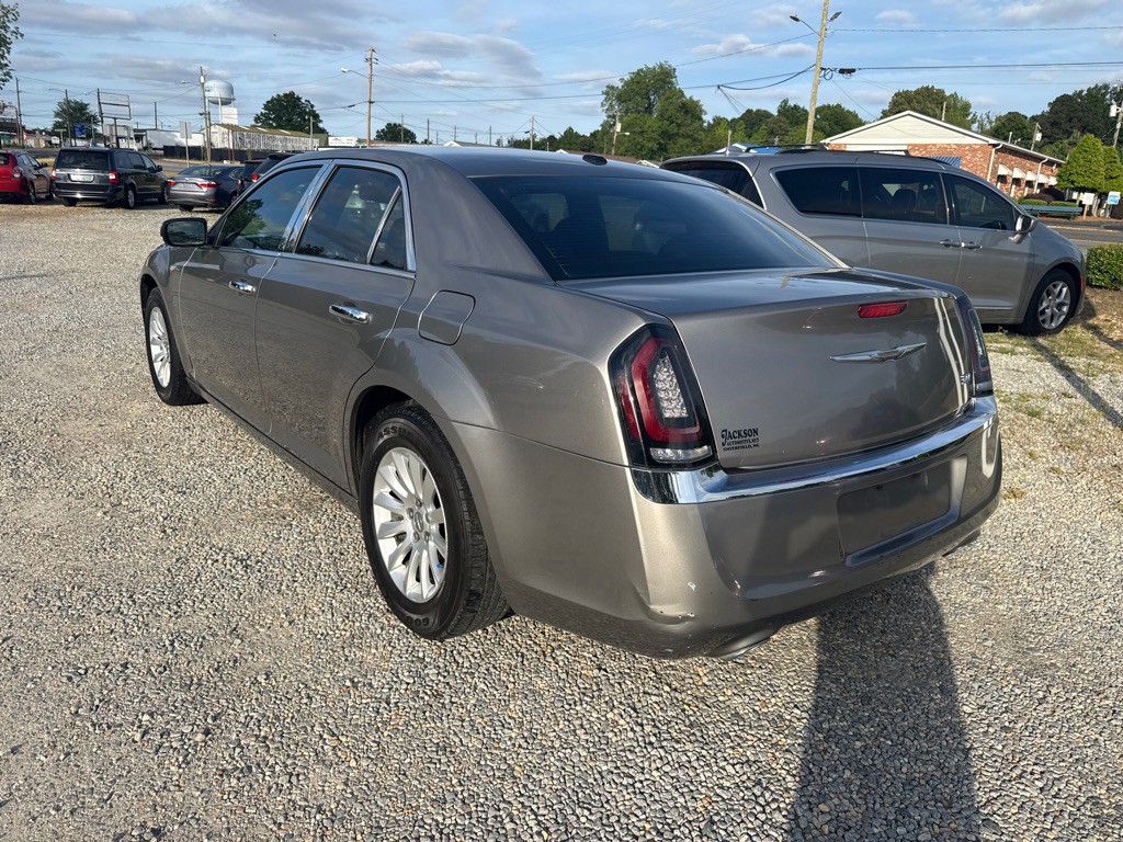 2014 Chrysler 300 Image 6