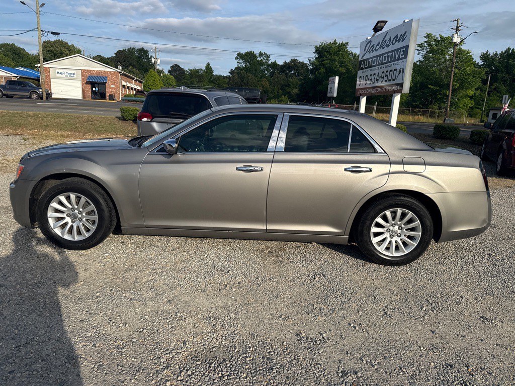 2014 Chrysler 300 Image 7