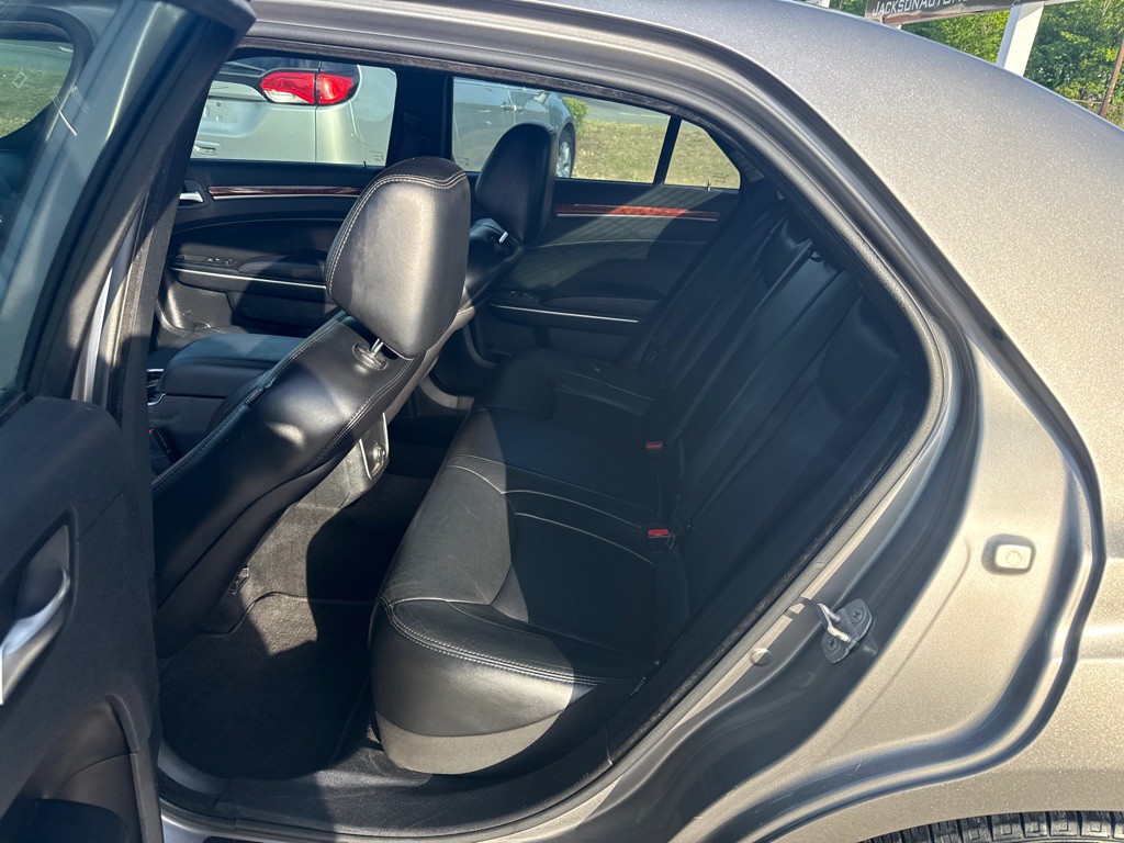 2014 Chrysler 300 Image 10