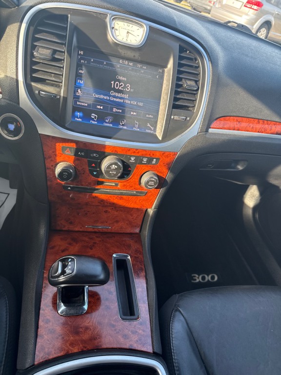 2014 Chrysler 300 Image 12