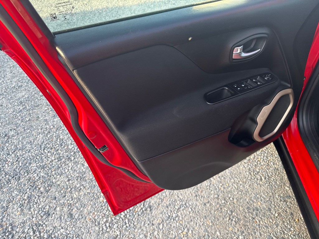 2017 Jeep Renegade Image 10