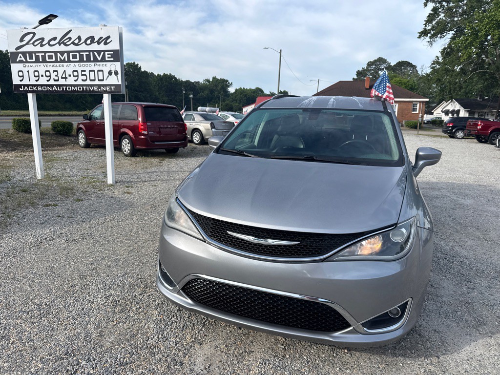 2018 Chrysler Pacifica Image 2