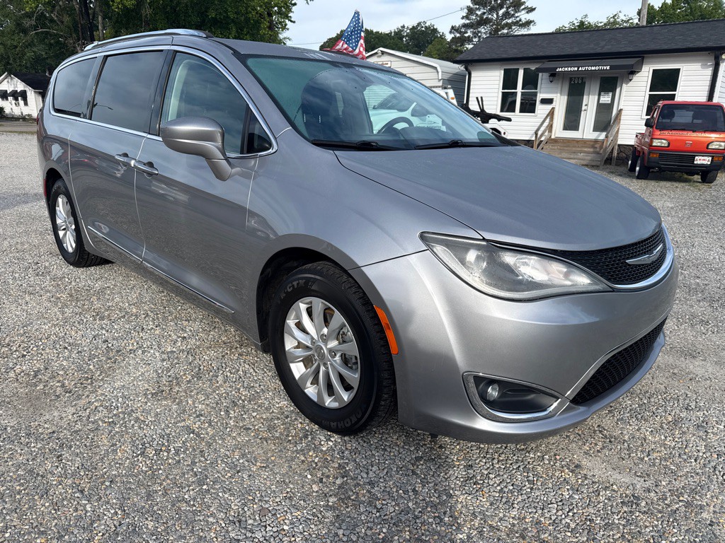 2018 Chrysler Pacifica Image 3